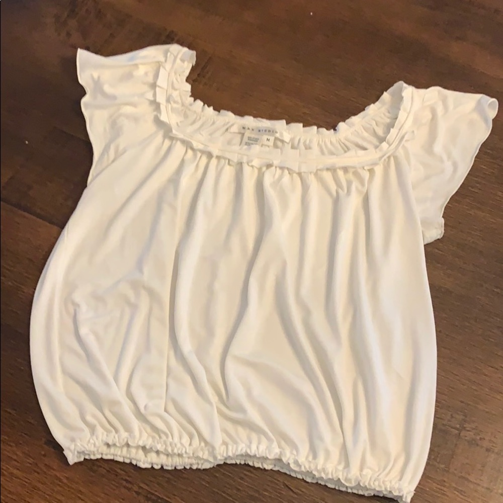 Max Studio flattering fit white/Off-white top. Rouching details flattering fit!